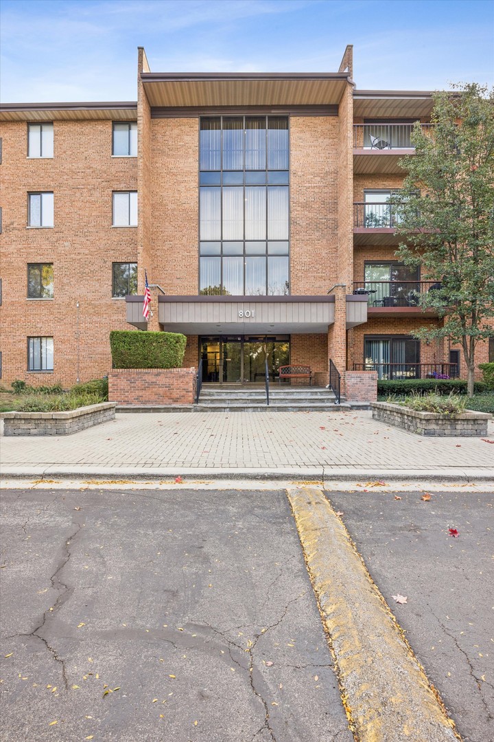 801 79TH Street #105, Darien, IL 60561