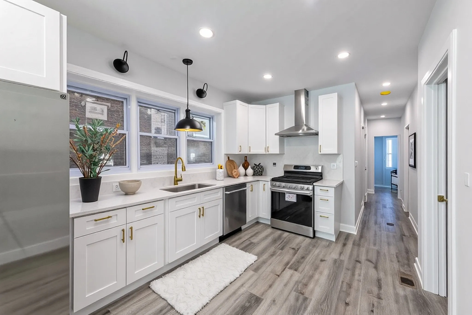 4044 W Kamerling Avenue, Chicago, IL 60651