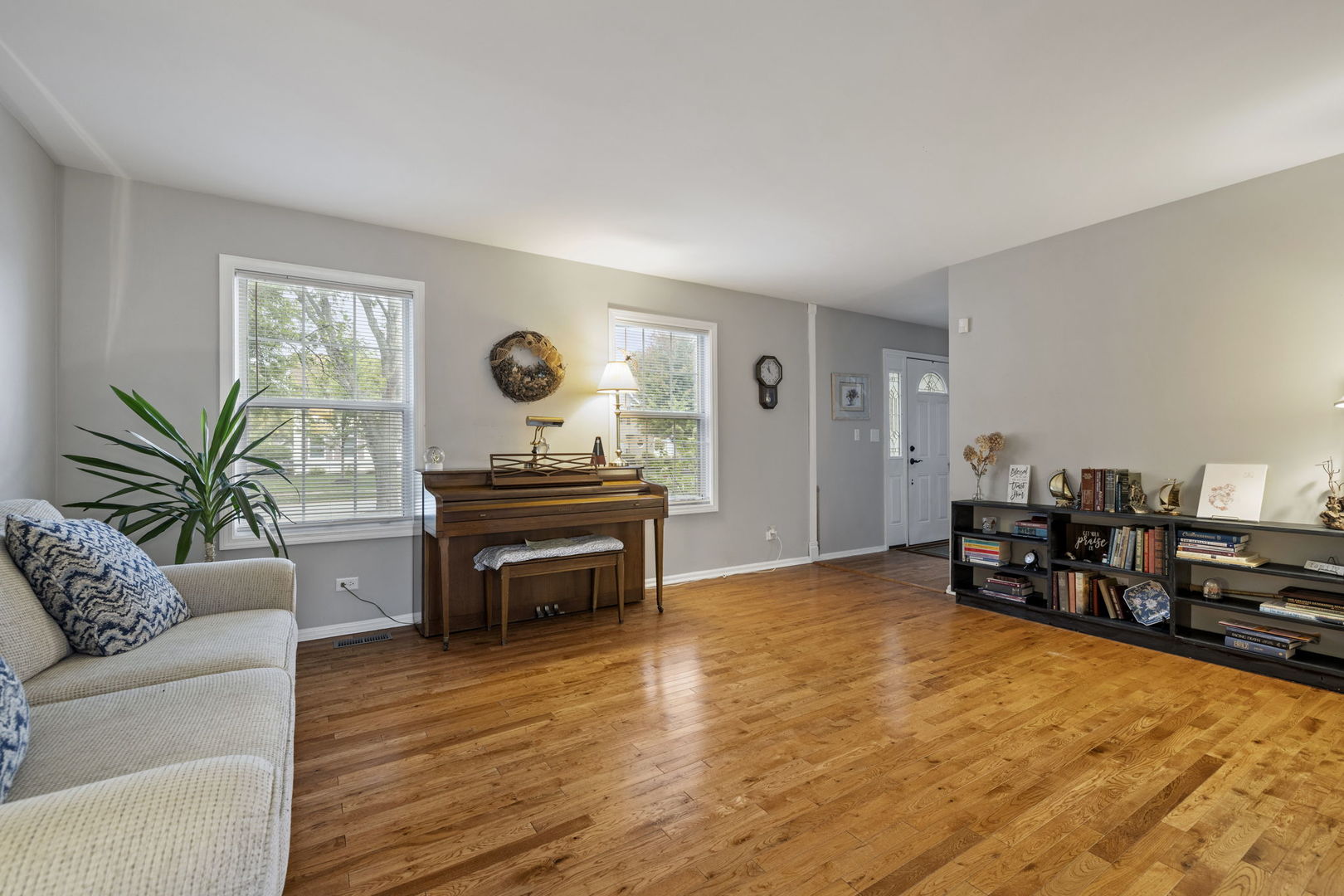 308 Foxworth Court, Aurora, IL 60502