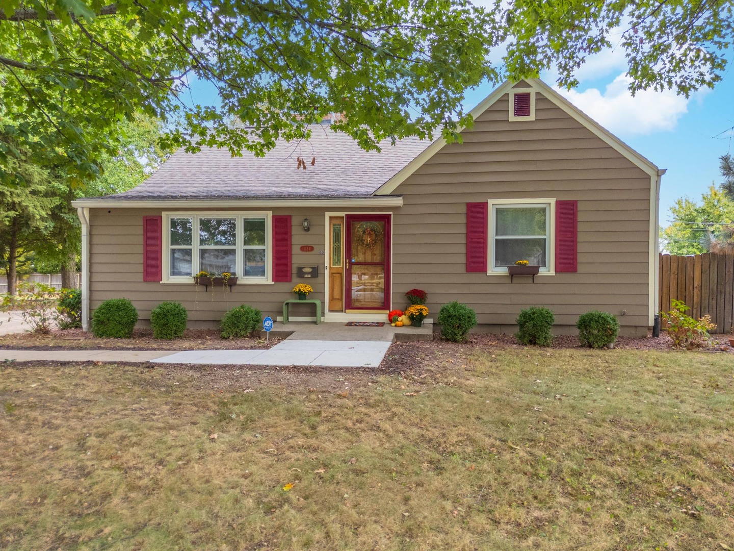 1114 Beechwood Avenue, Bloomington, IL 61701