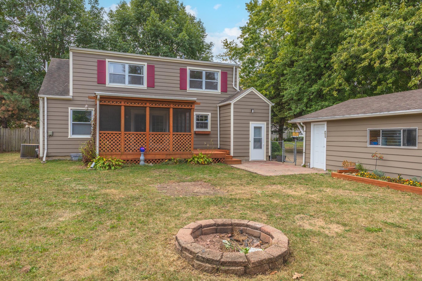 1114 Beechwood Avenue, Bloomington, IL 61701