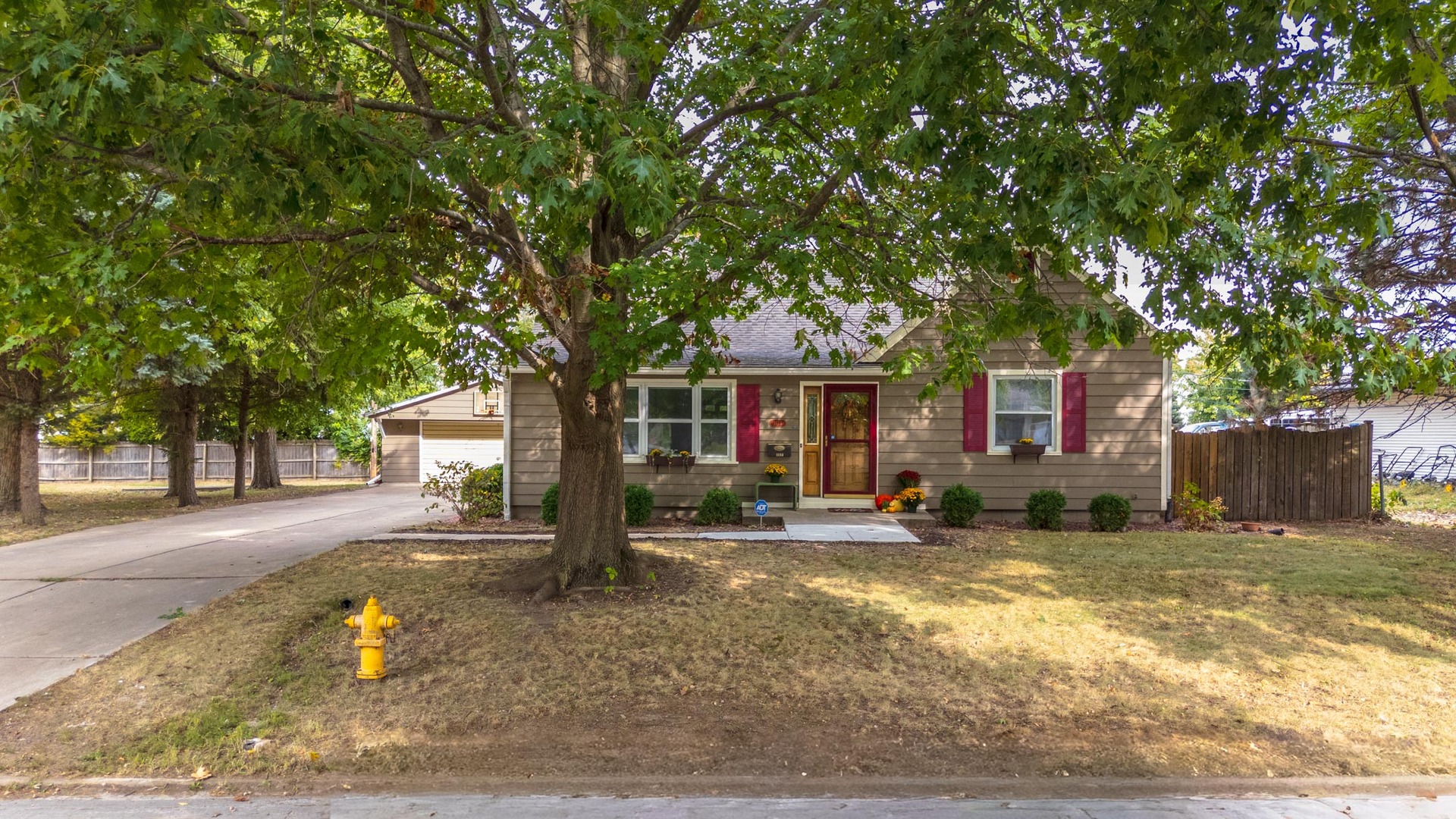 1114 Beechwood Avenue, Bloomington, IL 61701