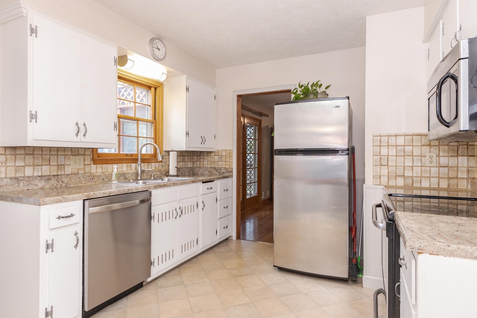 1114 Beechwood Avenue, Bloomington, IL 61701