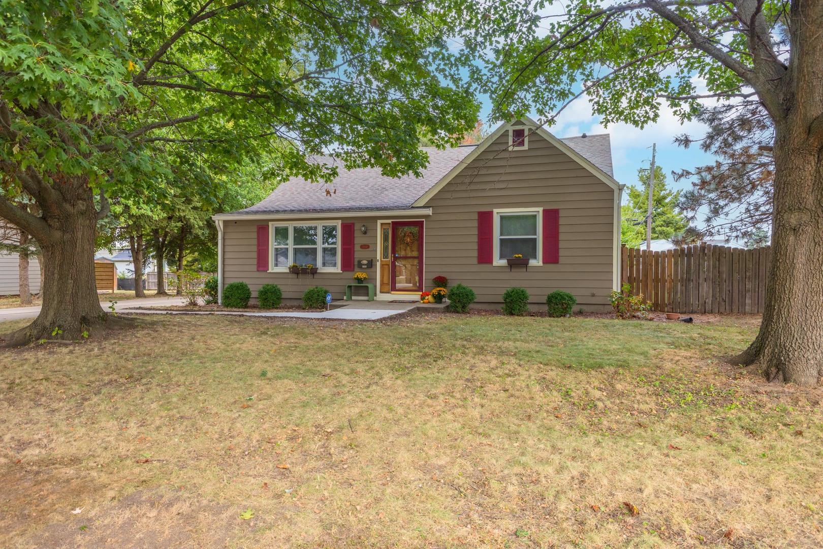 1114 Beechwood Avenue, Bloomington, IL 61701