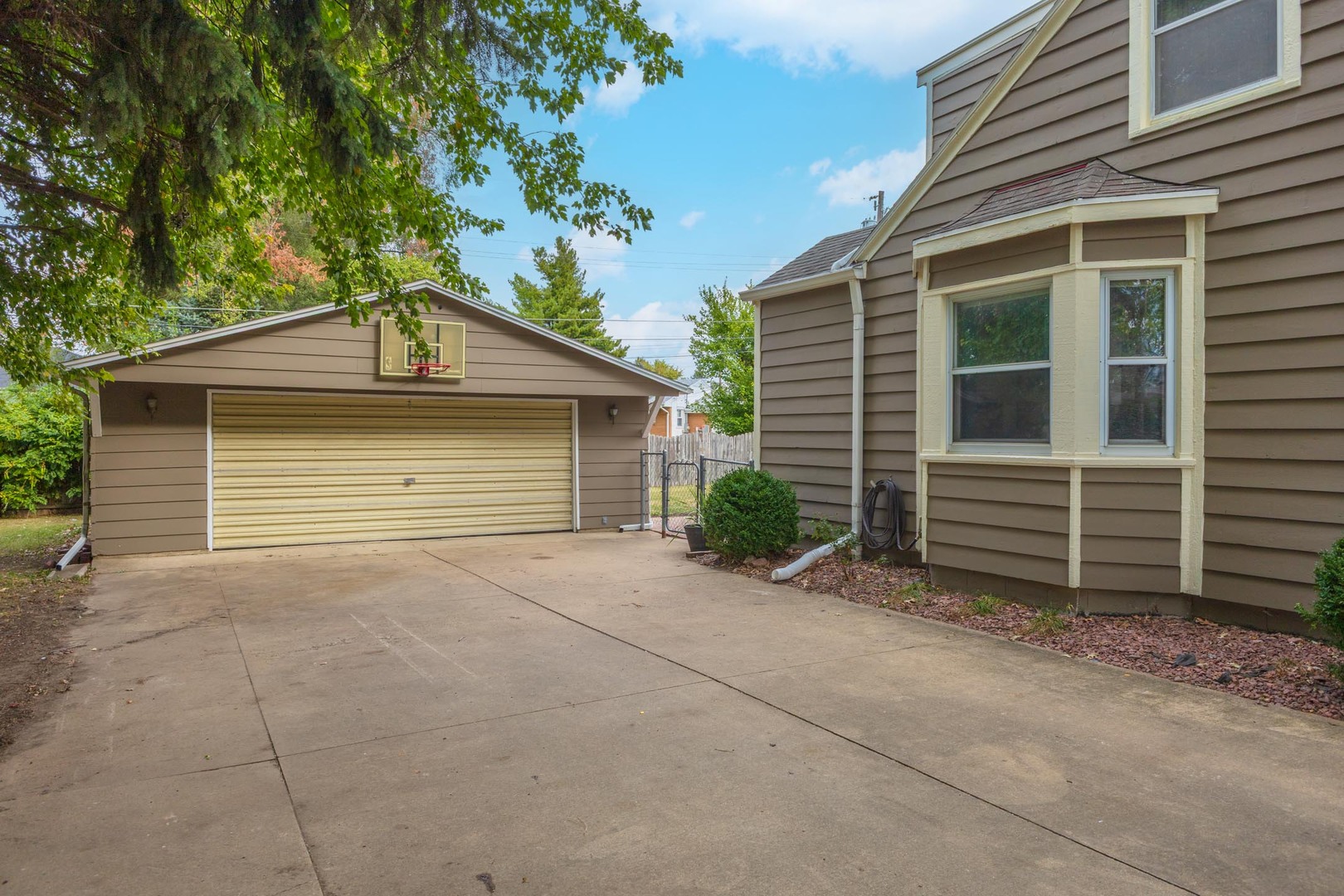 1114 Beechwood Avenue, Bloomington, IL 61701