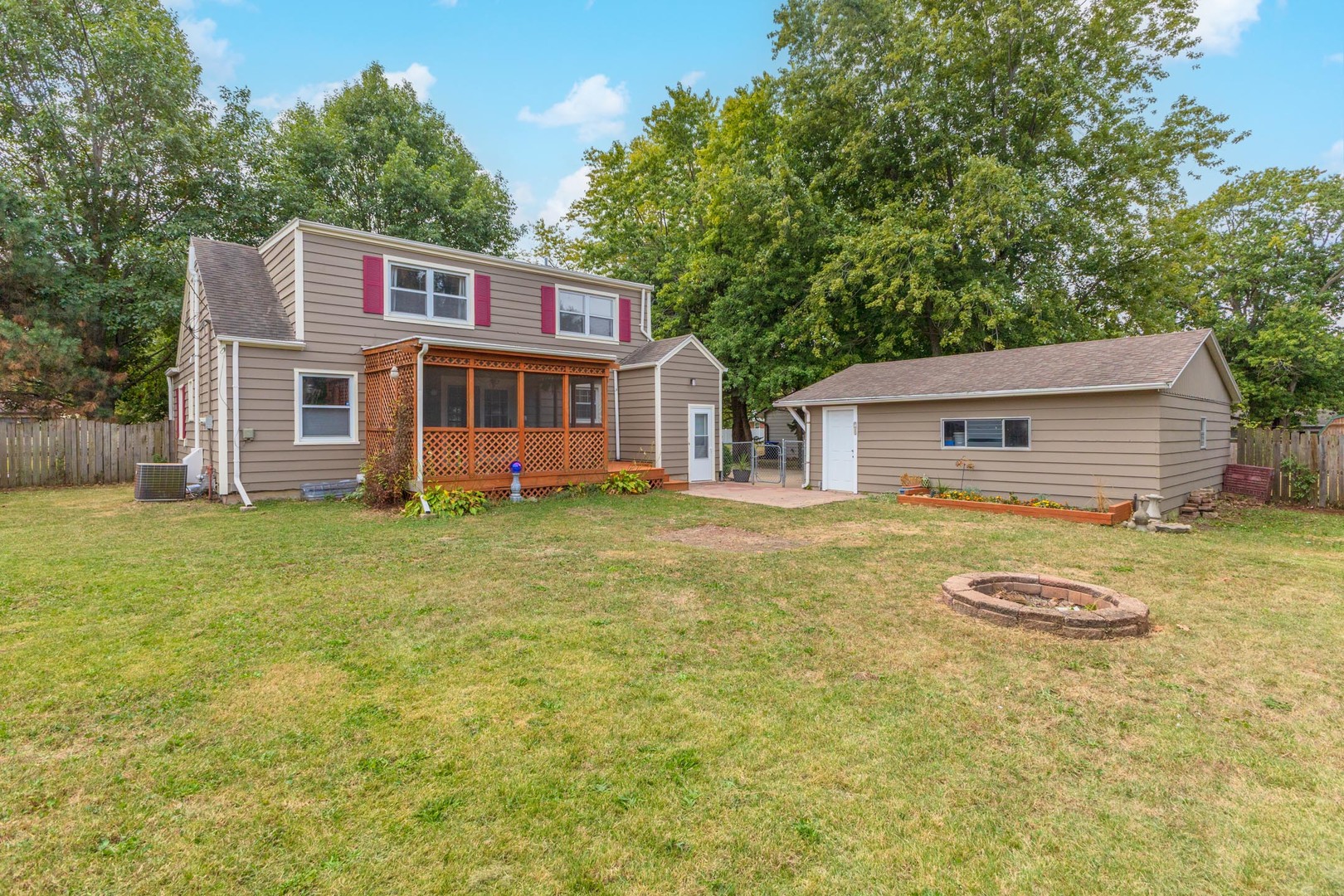 1114 Beechwood Avenue, Bloomington, IL 61701