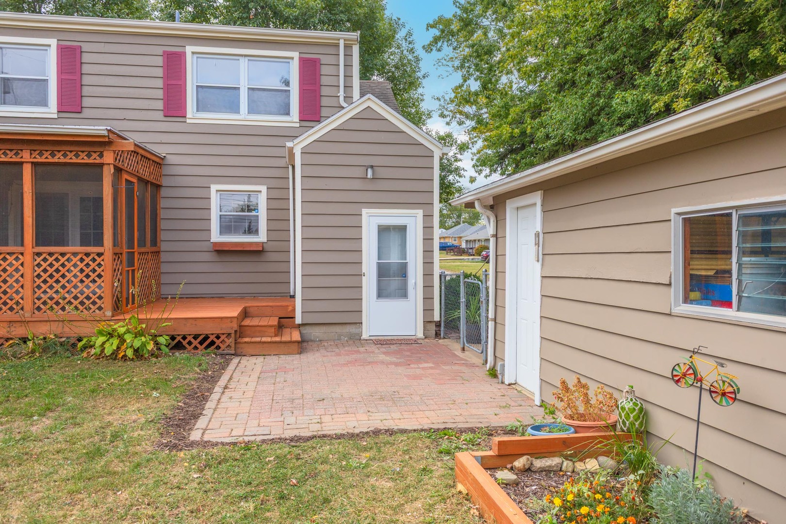 1114 Beechwood Avenue, Bloomington, IL 61701