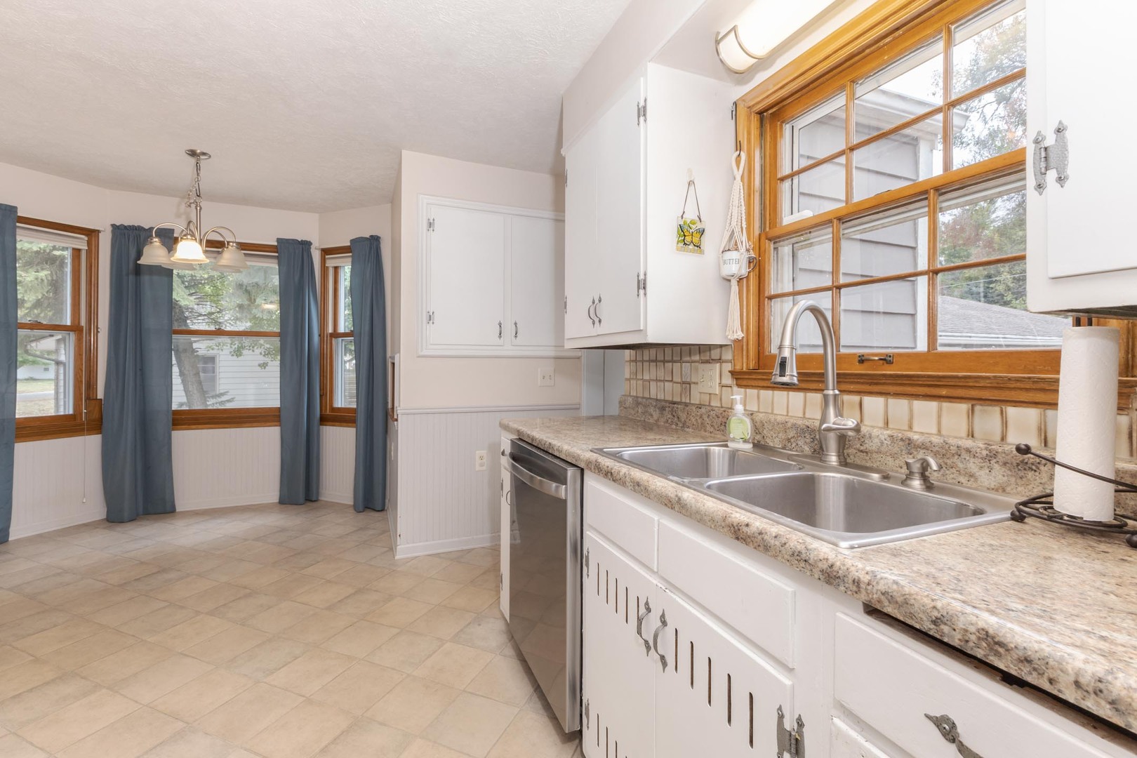 1114 Beechwood Avenue, Bloomington, IL 61701