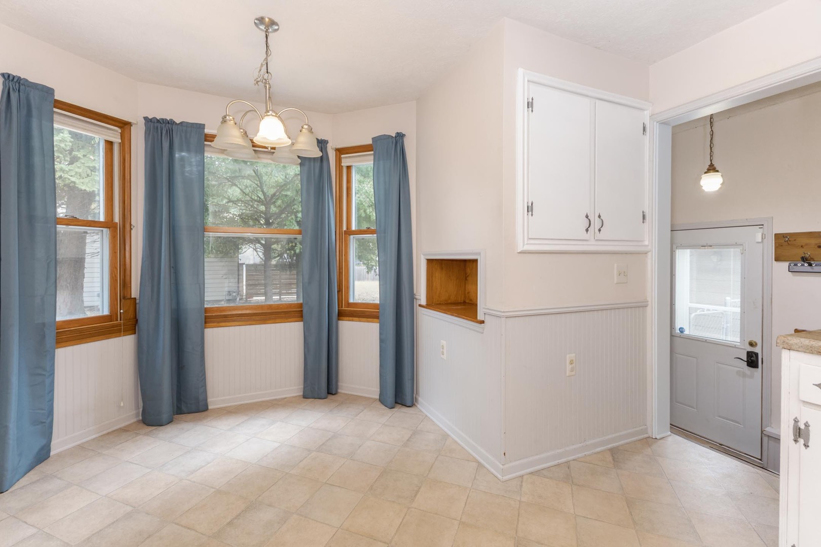 1114 Beechwood Avenue, Bloomington, IL 61701