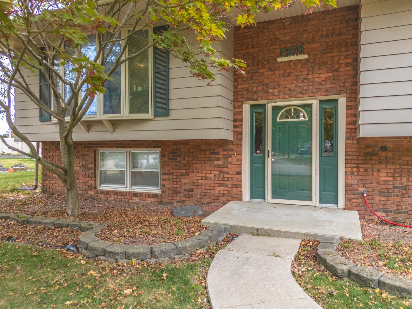 1909 Marzel Drive, Bloomington, IL 61701
