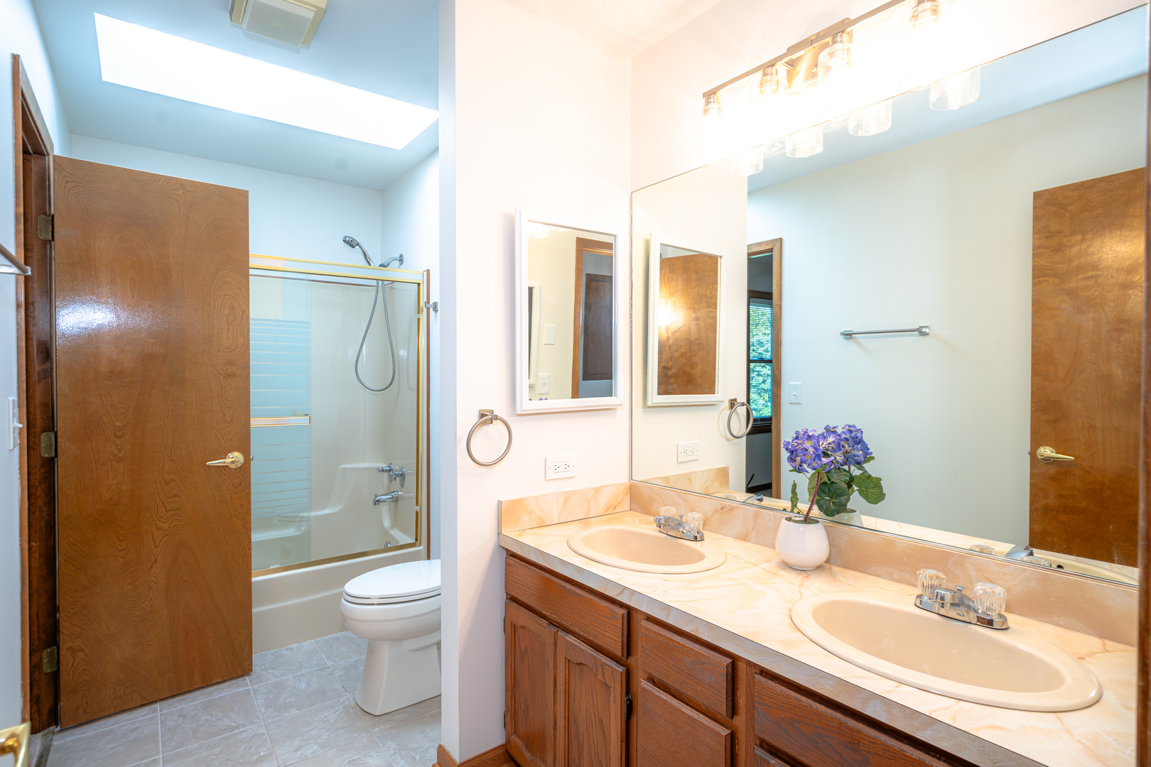 535 Logan Street, Roselle, IL 60172