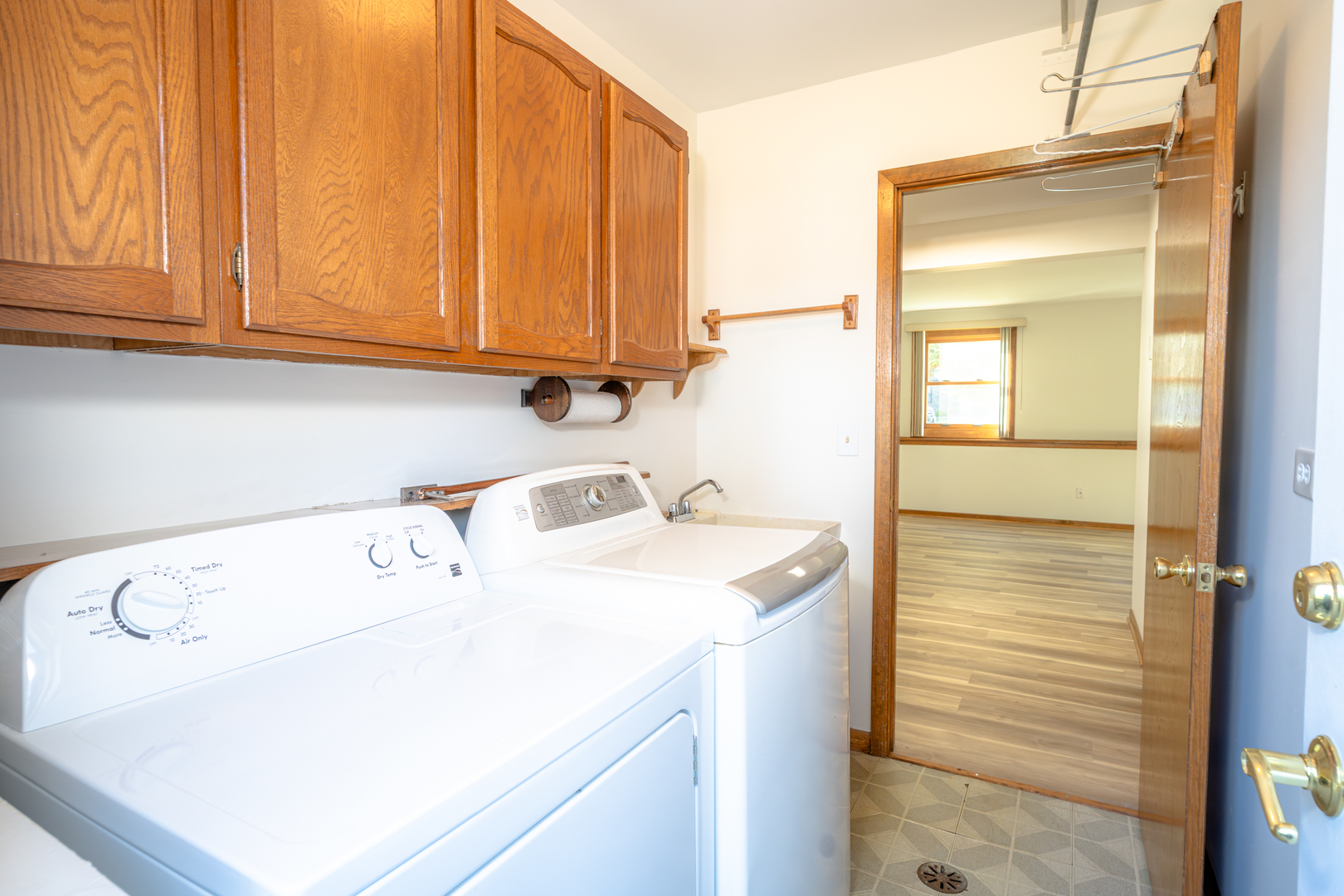 535 Logan Street, Roselle, IL 60172