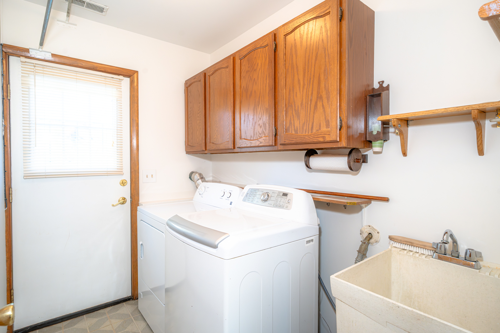 535 Logan Street, Roselle, IL 60172