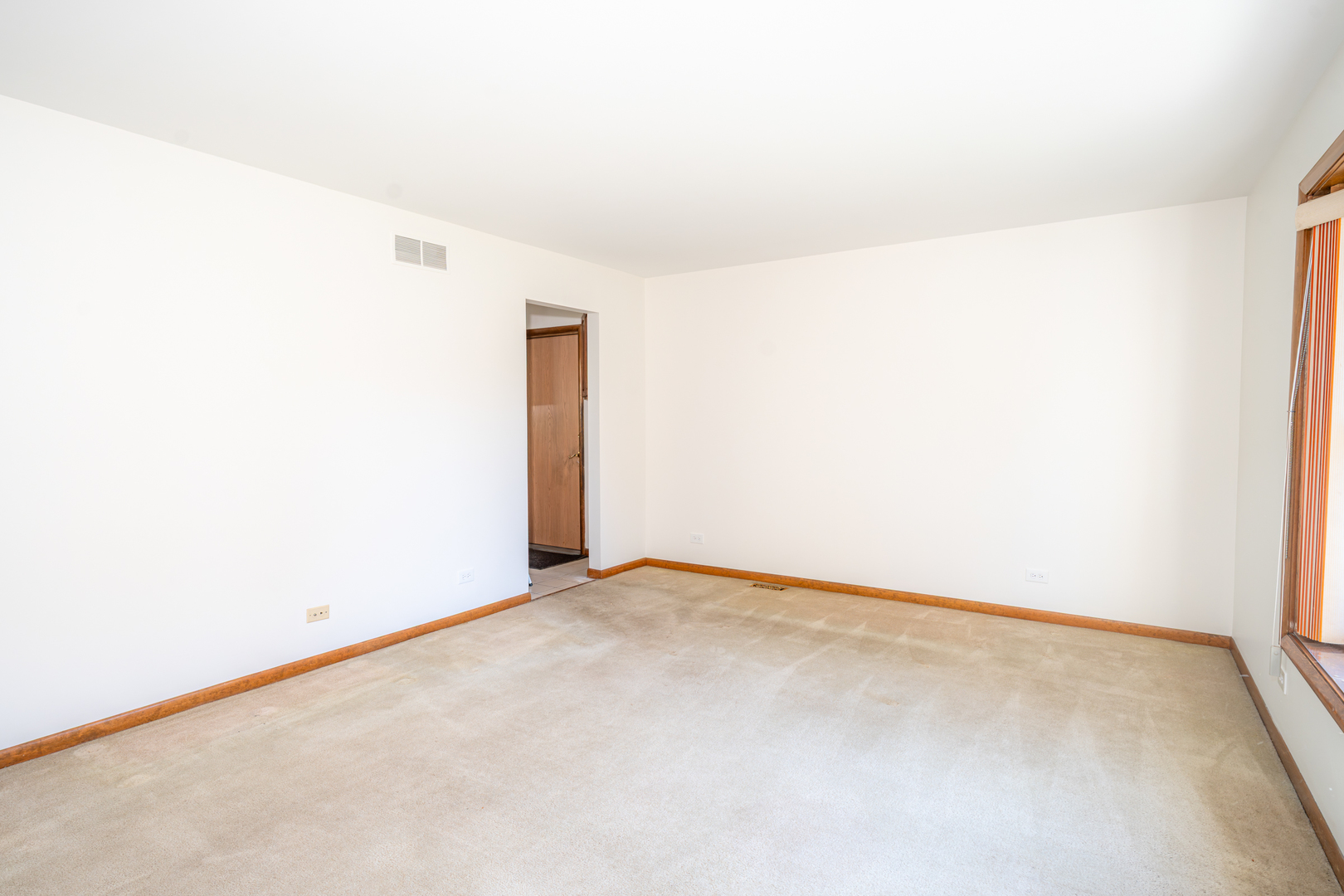 535 Logan Street, Roselle, IL 60172