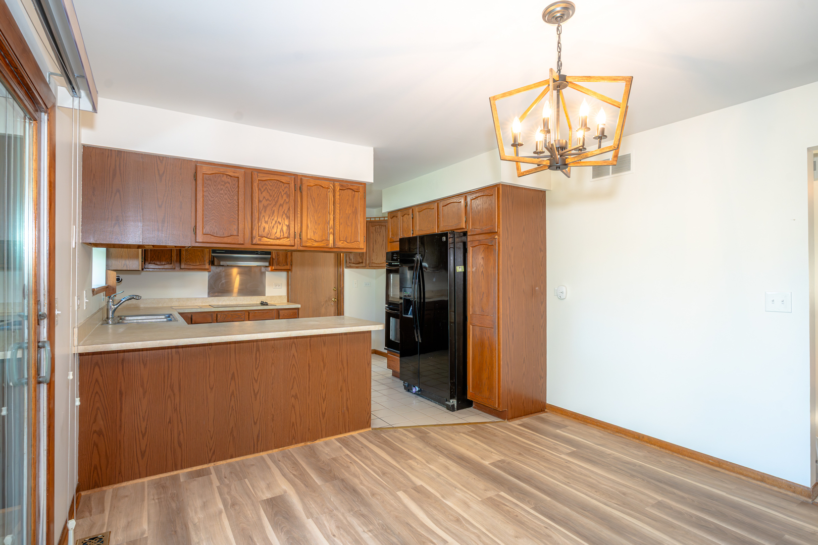 535 Logan Street, Roselle, IL 60172