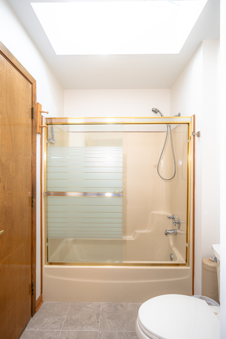 535 Logan Street, Roselle, IL 60172