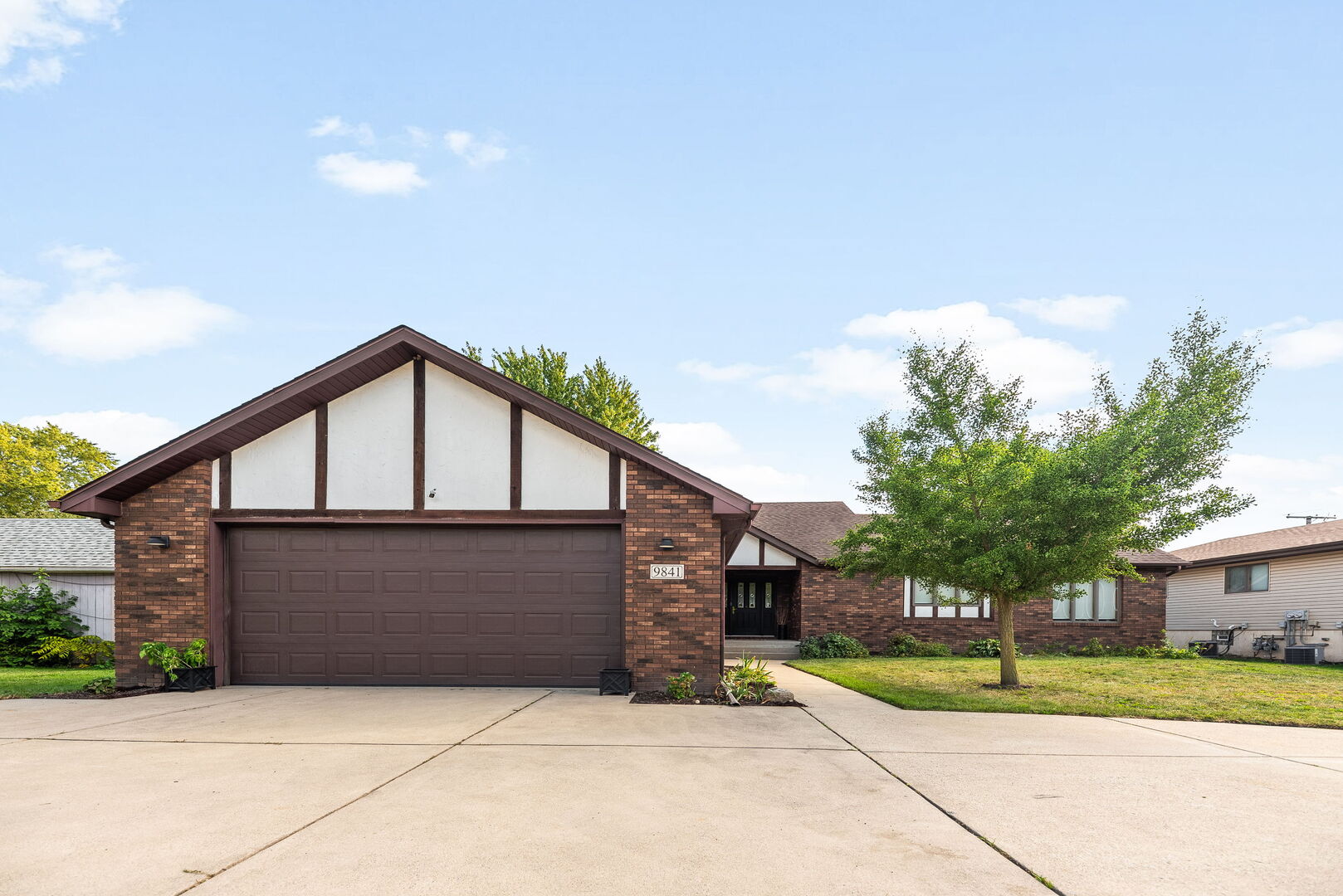 9841 Kennedy Avenue, Highland, IN 46322