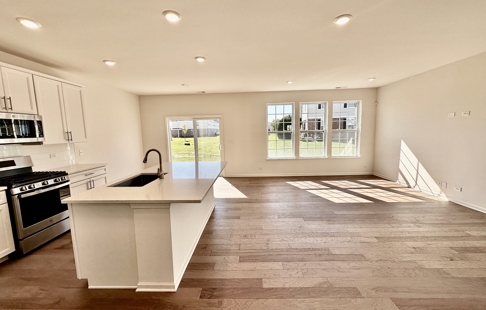 1320 Draper Road, McHenry, IL 60050