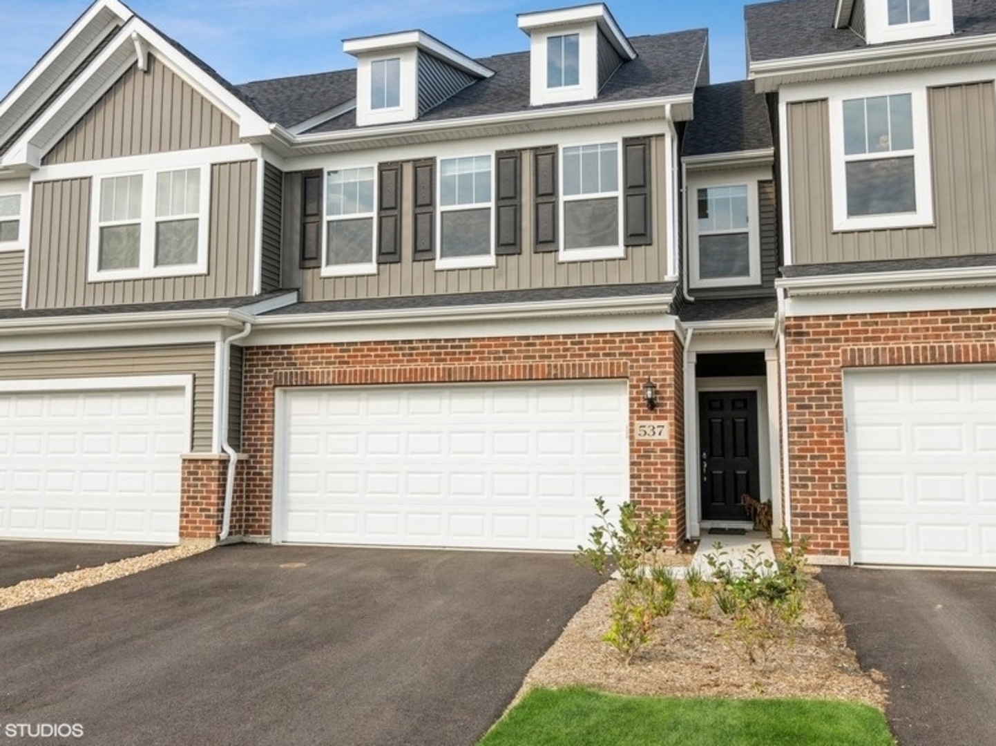 537 Watercress Drive, Aurora, IL 60504