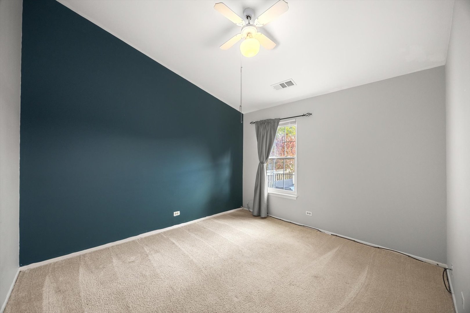 1968 Quaker Hollow Lane, Streamwood, IL 60107