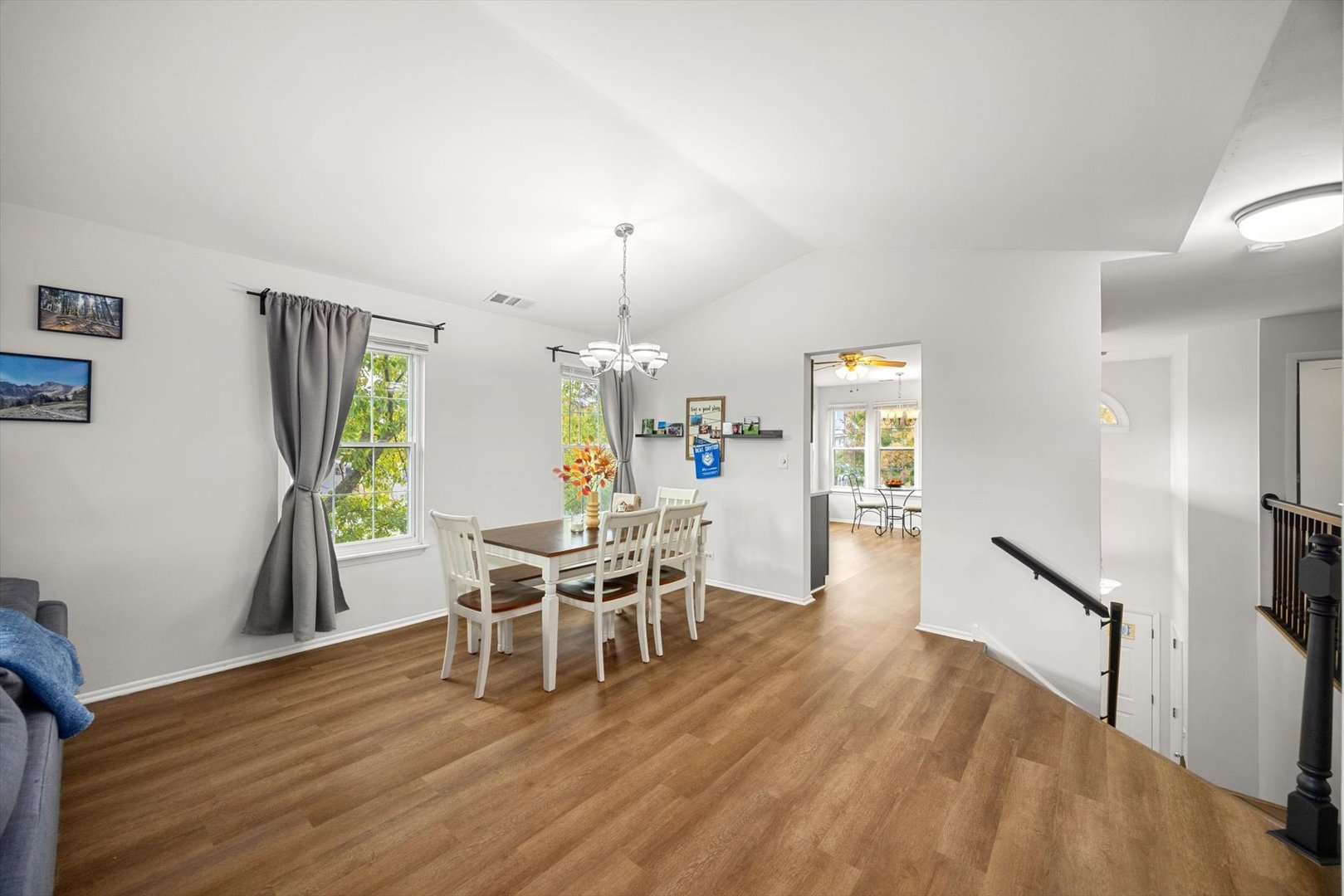 1968 Quaker Hollow Lane, Streamwood, IL 60107