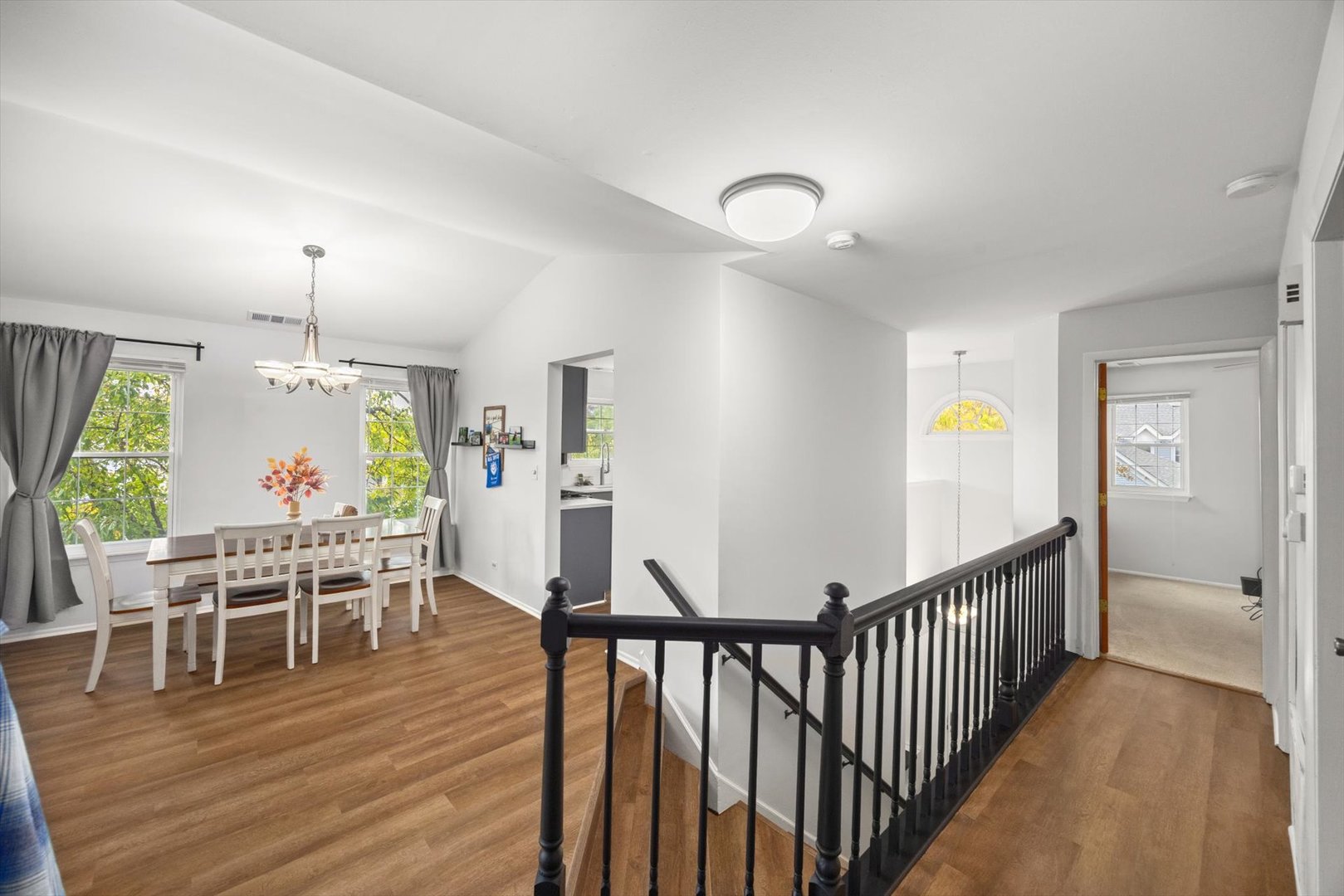 1968 Quaker Hollow Lane, Streamwood, IL 60107