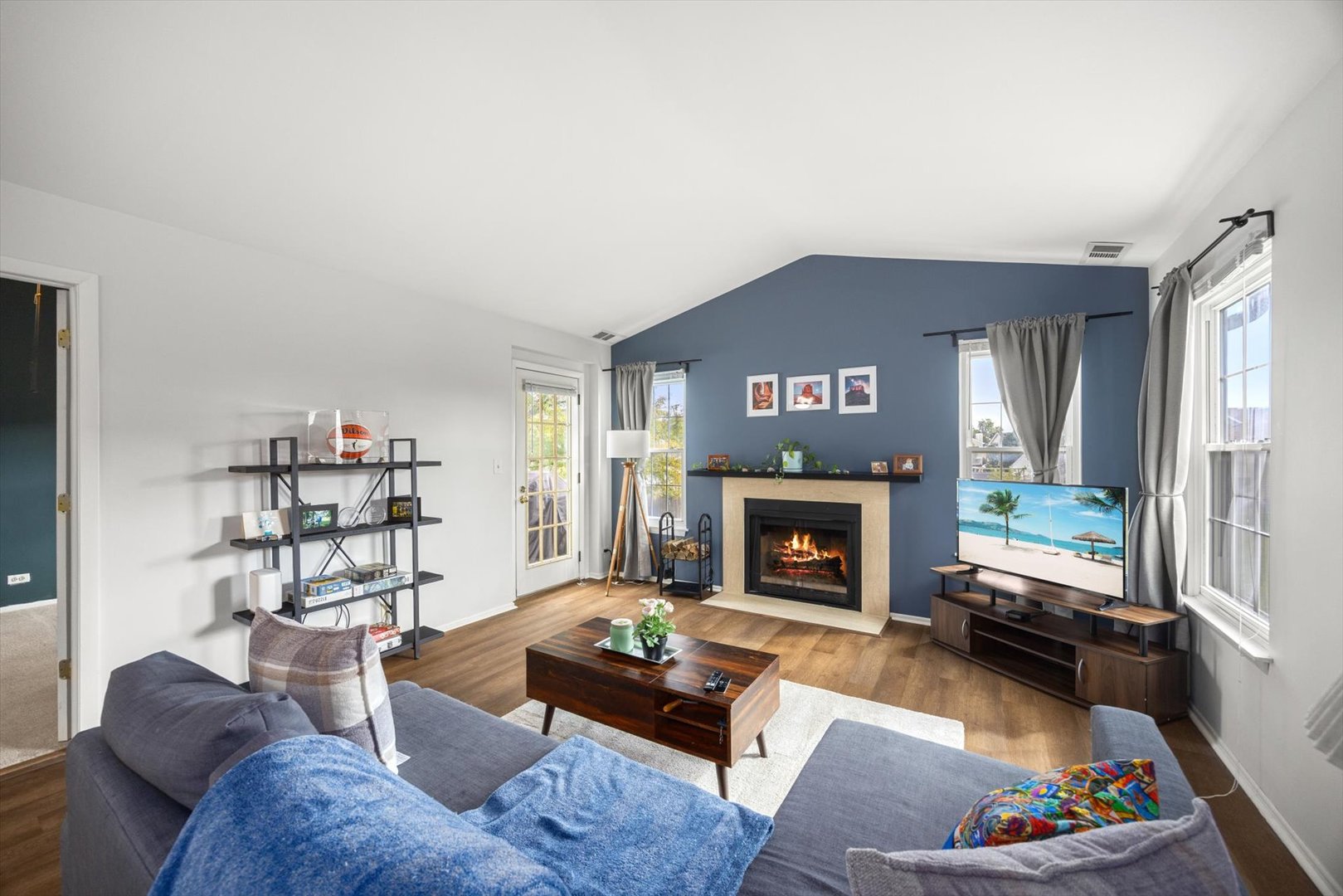 1968 Quaker Hollow Lane, Streamwood, IL 60107