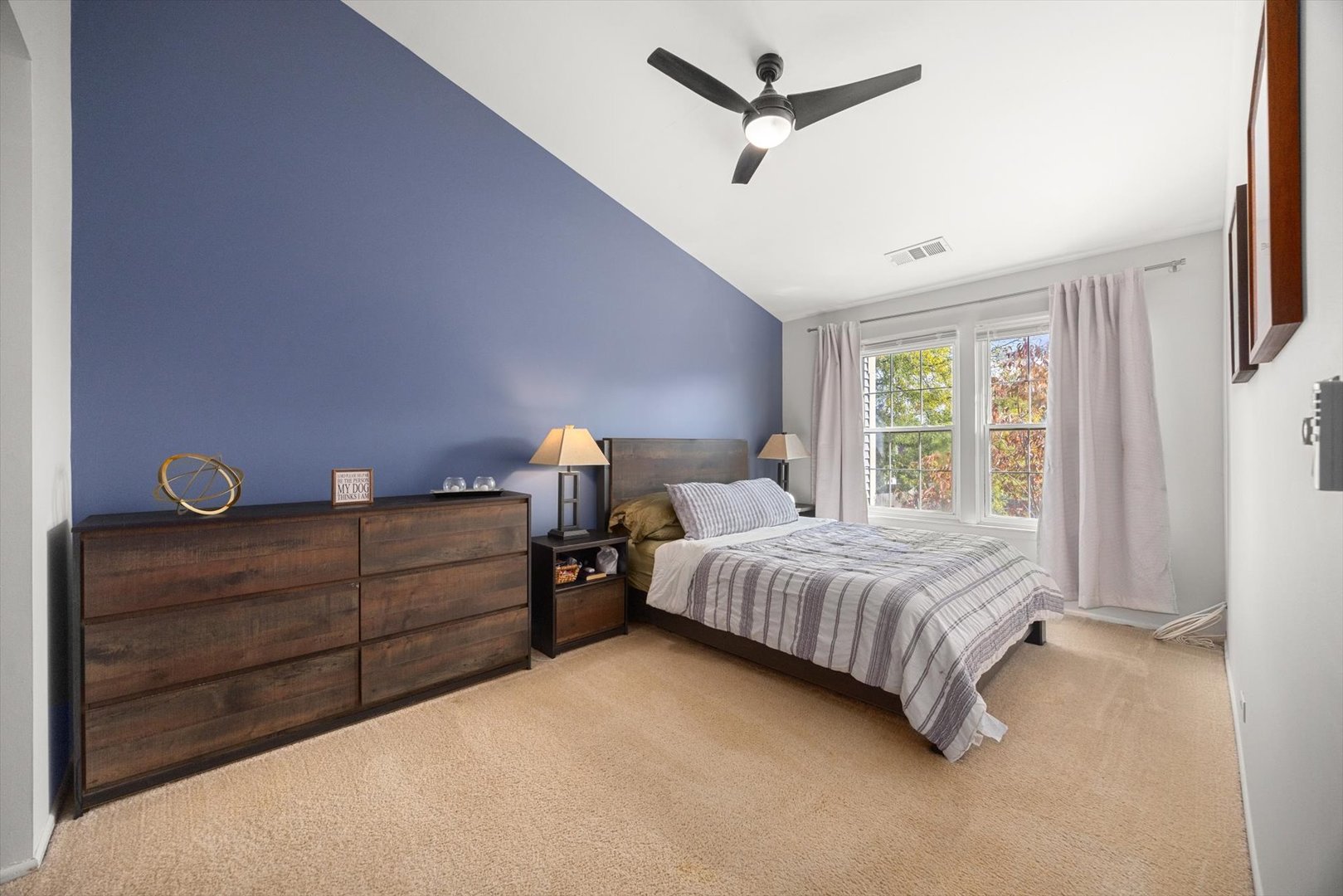 1968 Quaker Hollow Lane, Streamwood, IL 60107