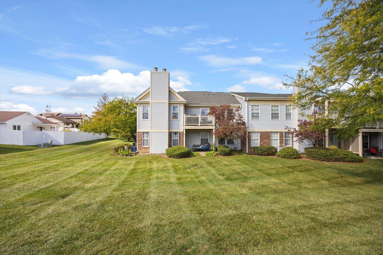 1968 Quaker Hollow Lane, Streamwood, IL 60107