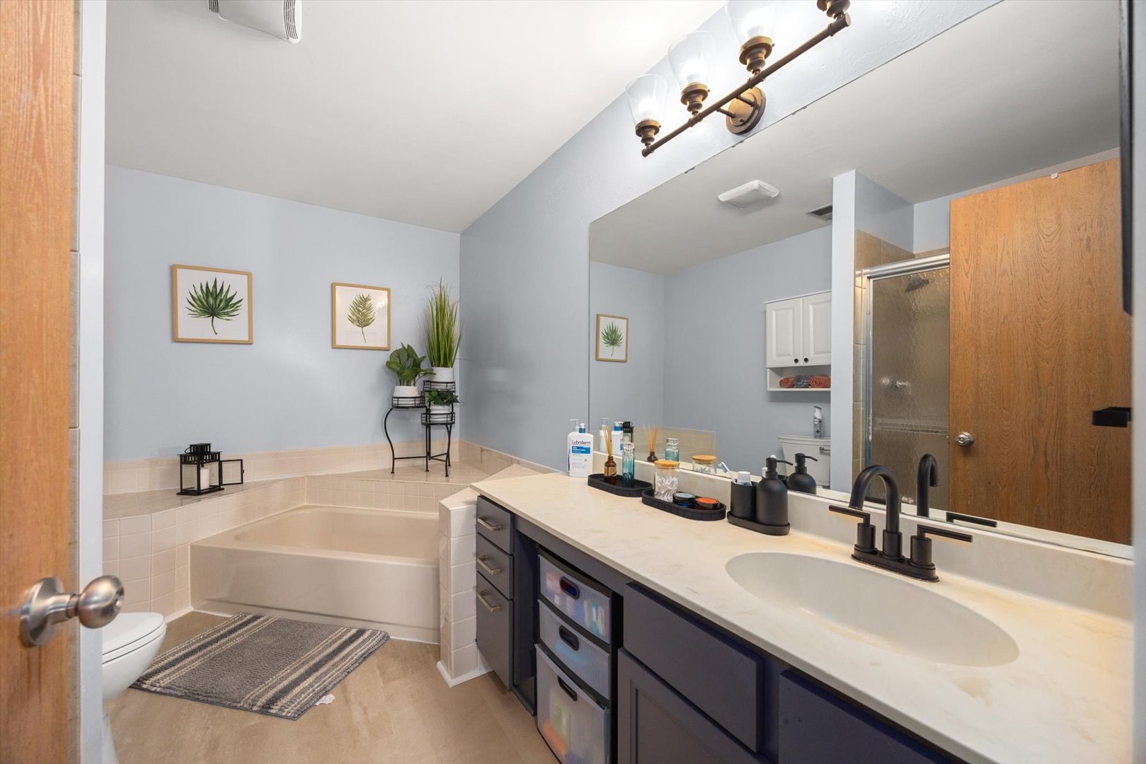 1968 Quaker Hollow Lane, Streamwood, IL 60107