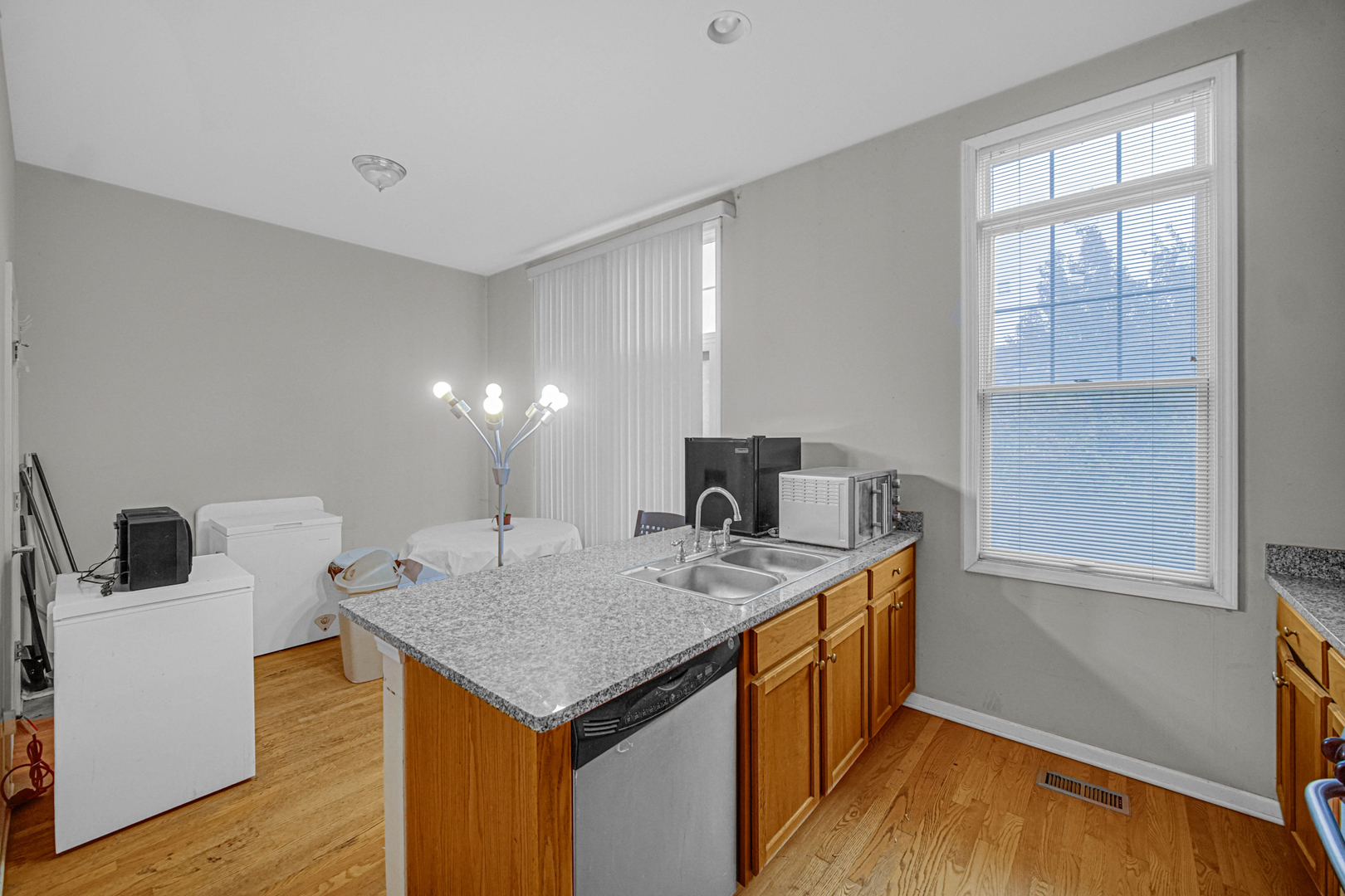 4635 S Greenwood Avenue, Chicago, IL 60653