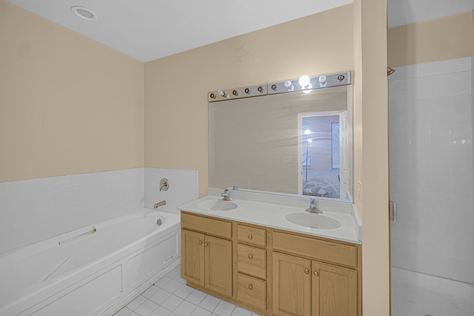 4635 S Greenwood Avenue, Chicago, IL 60653