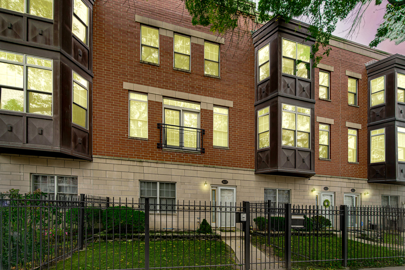 4635 S Greenwood Avenue, Chicago, IL 60653