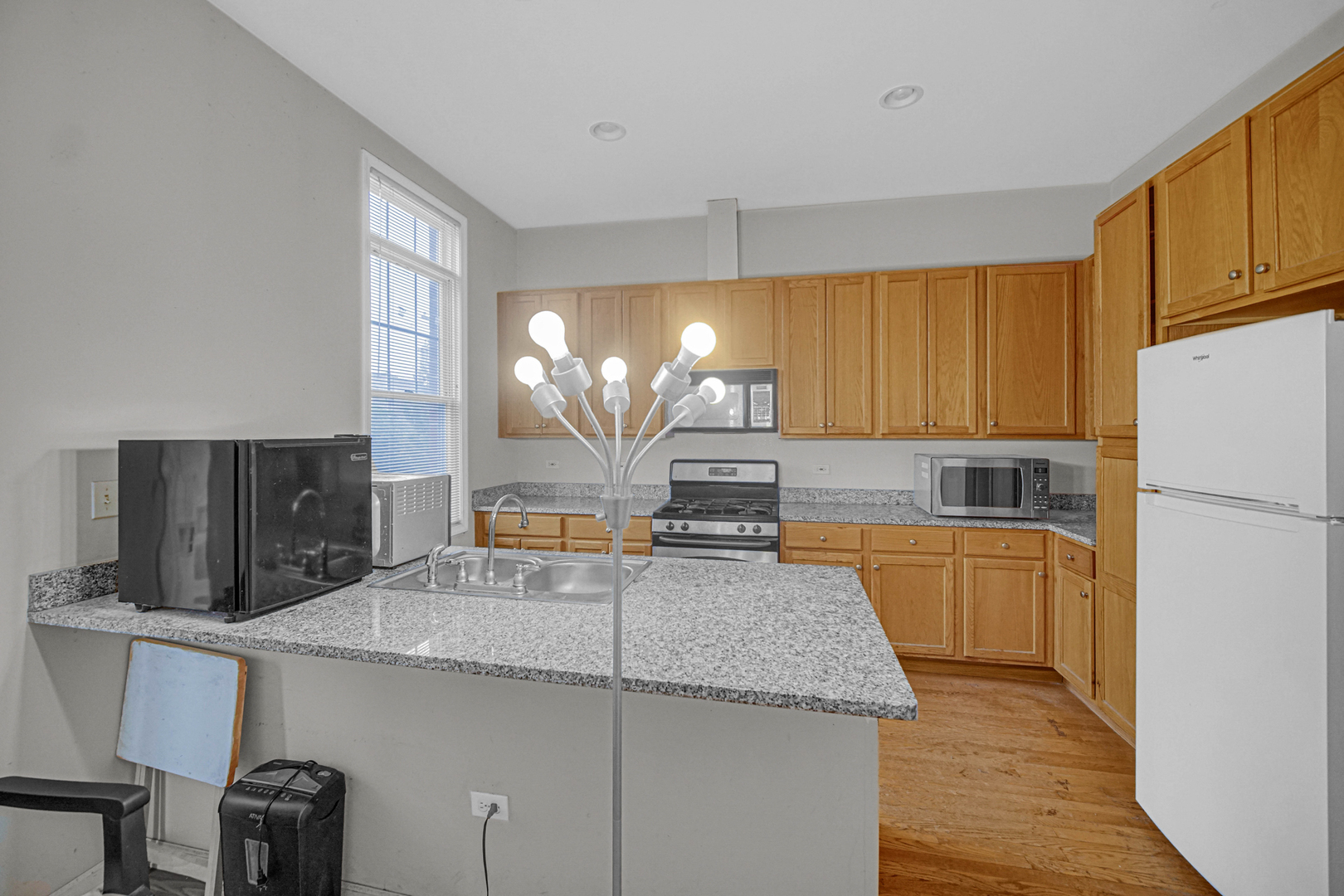 4635 S Greenwood Avenue, Chicago, IL 60653