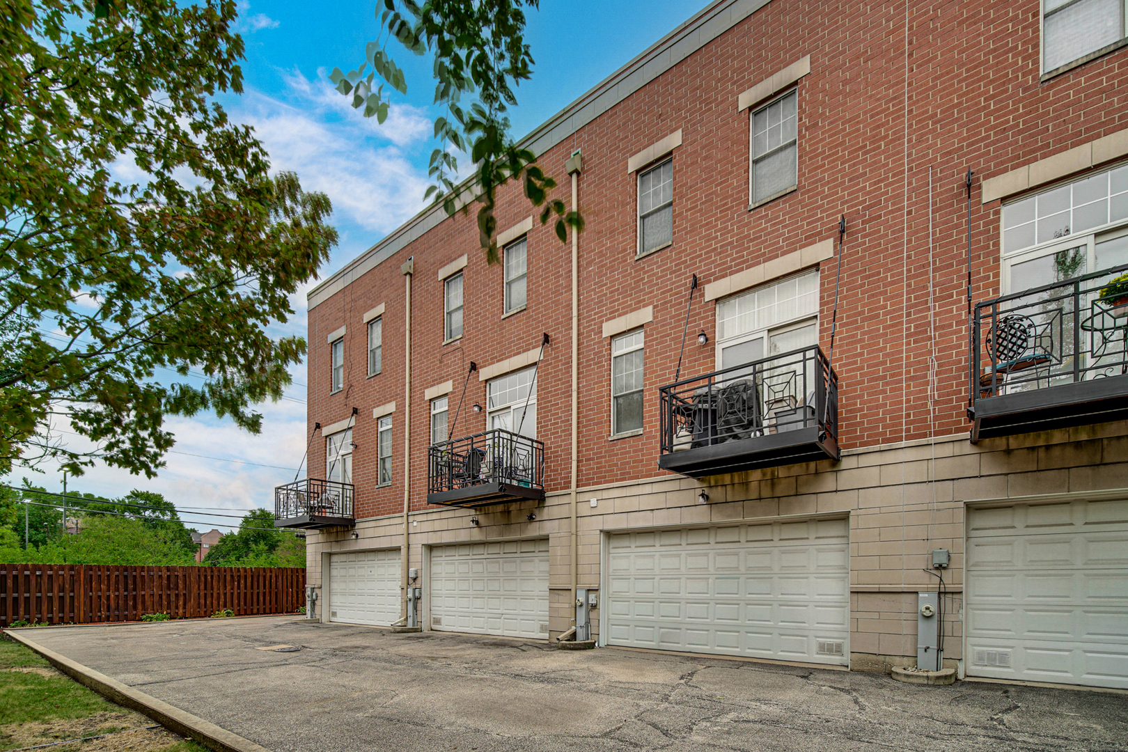 4635 S Greenwood Avenue, Chicago, IL 60653