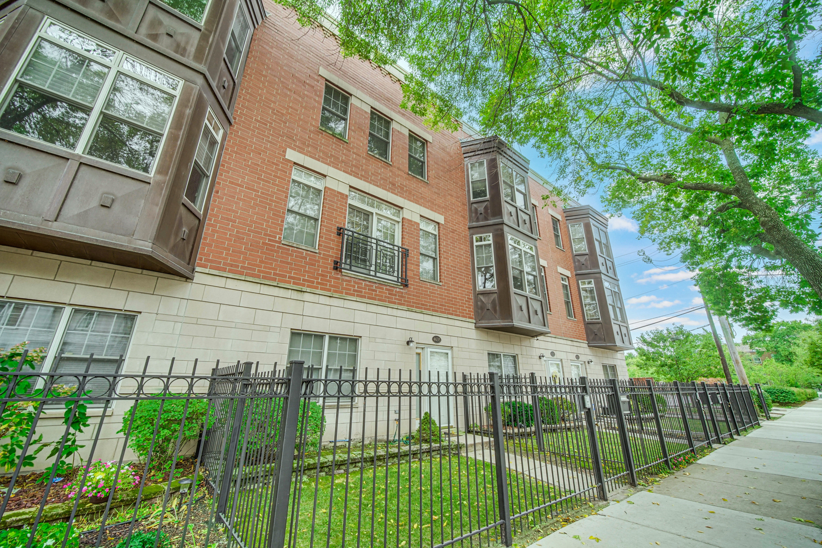 4635 S Greenwood Avenue, Chicago, IL 60653