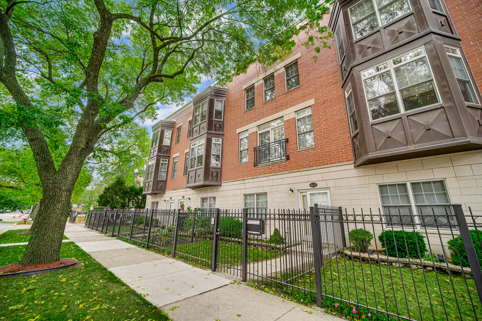 4635 S Greenwood Avenue, Chicago, IL 60653