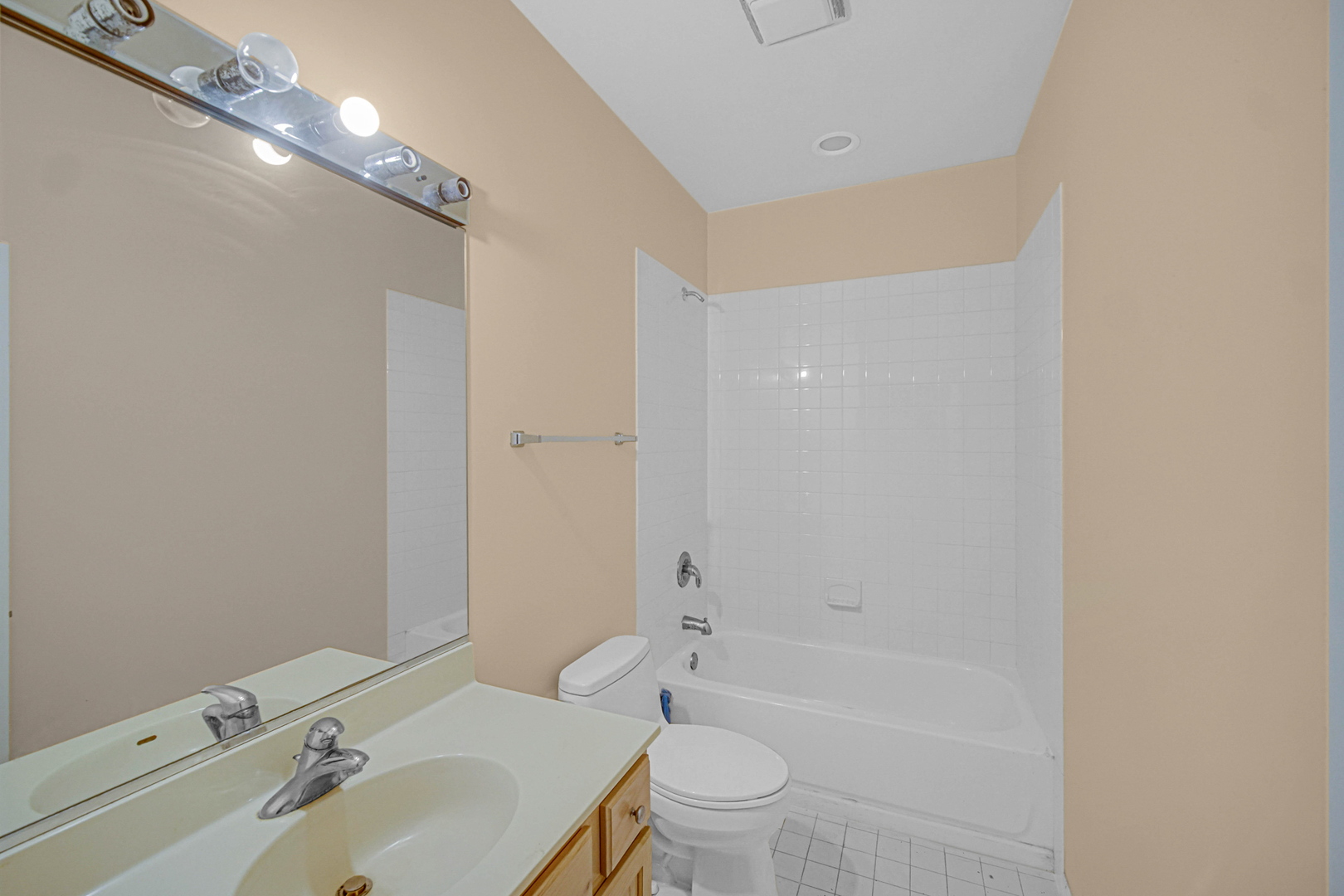 4635 S Greenwood Avenue, Chicago, IL 60653