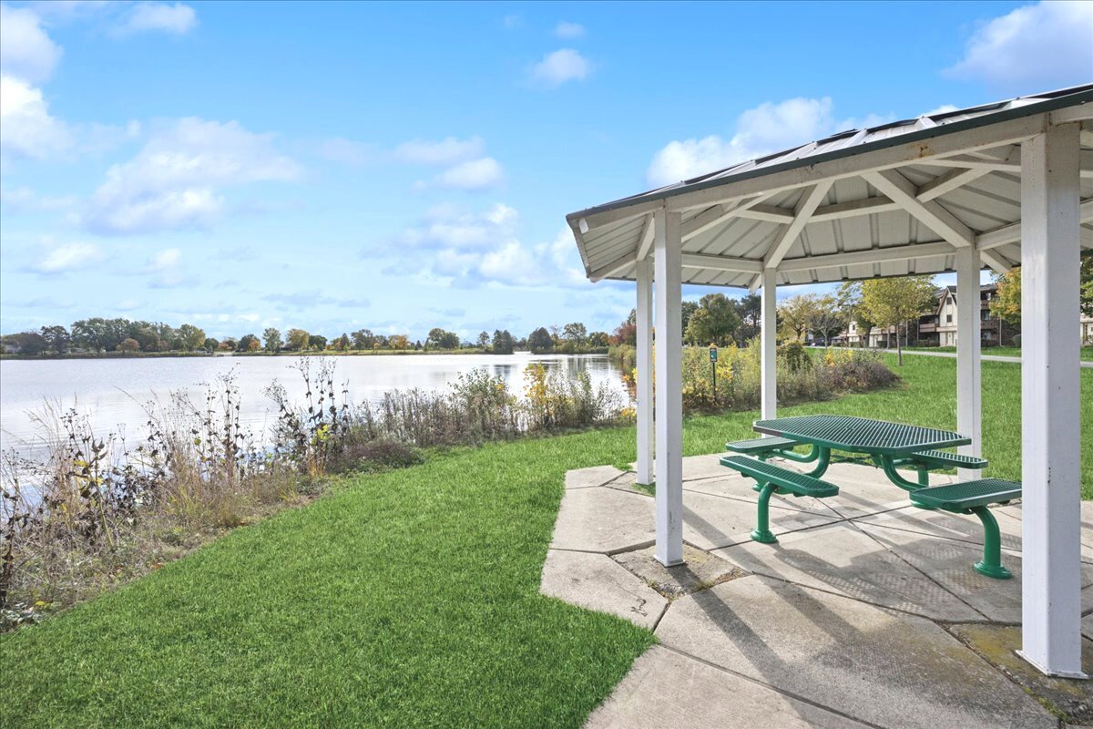 11 Echo Court #12, Vernon Hills, IL 60061