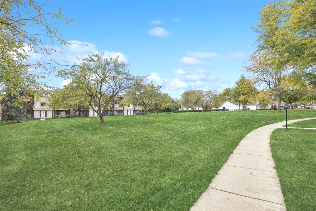 11 Echo Court #12, Vernon Hills, IL 60061