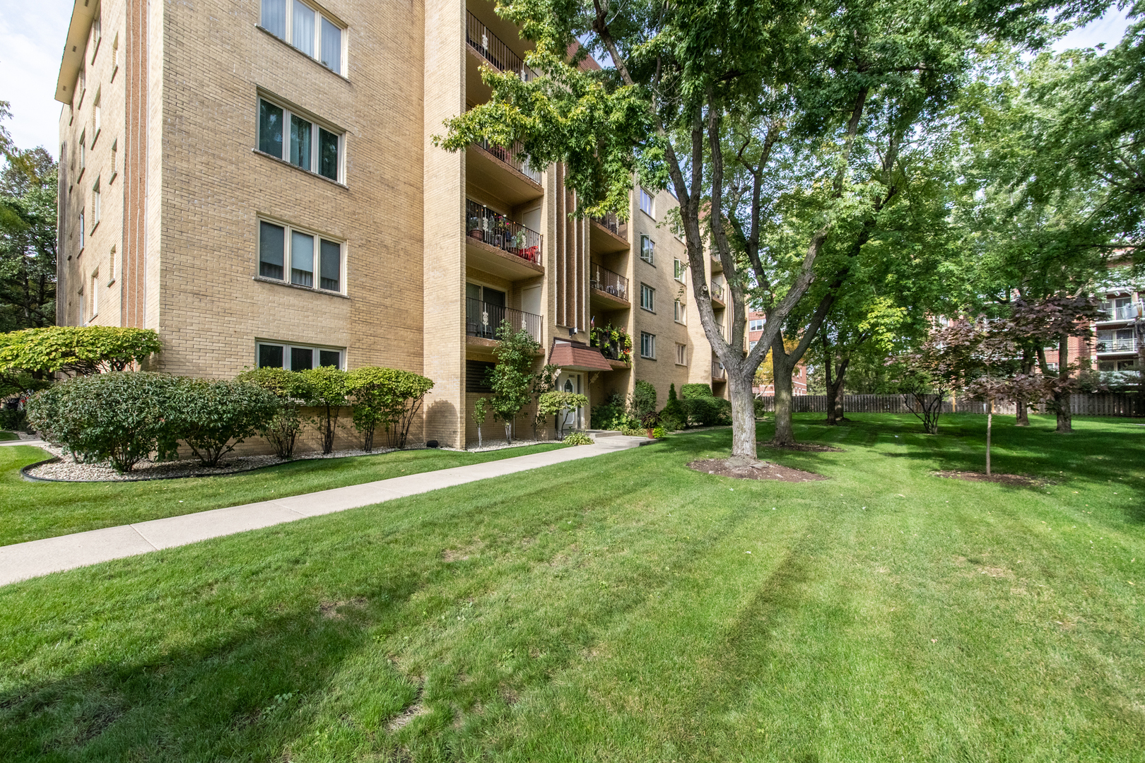 6430 W Belle Plaine Avenue #307, Chicago, IL 60634