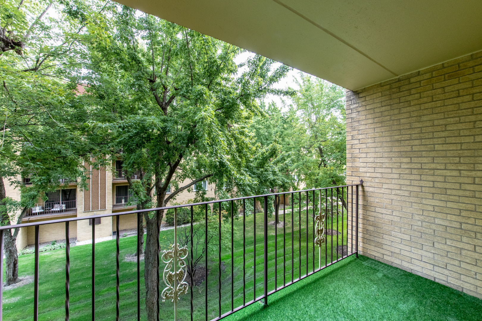 6430 W Belle Plaine Avenue #307, Chicago, IL 60634