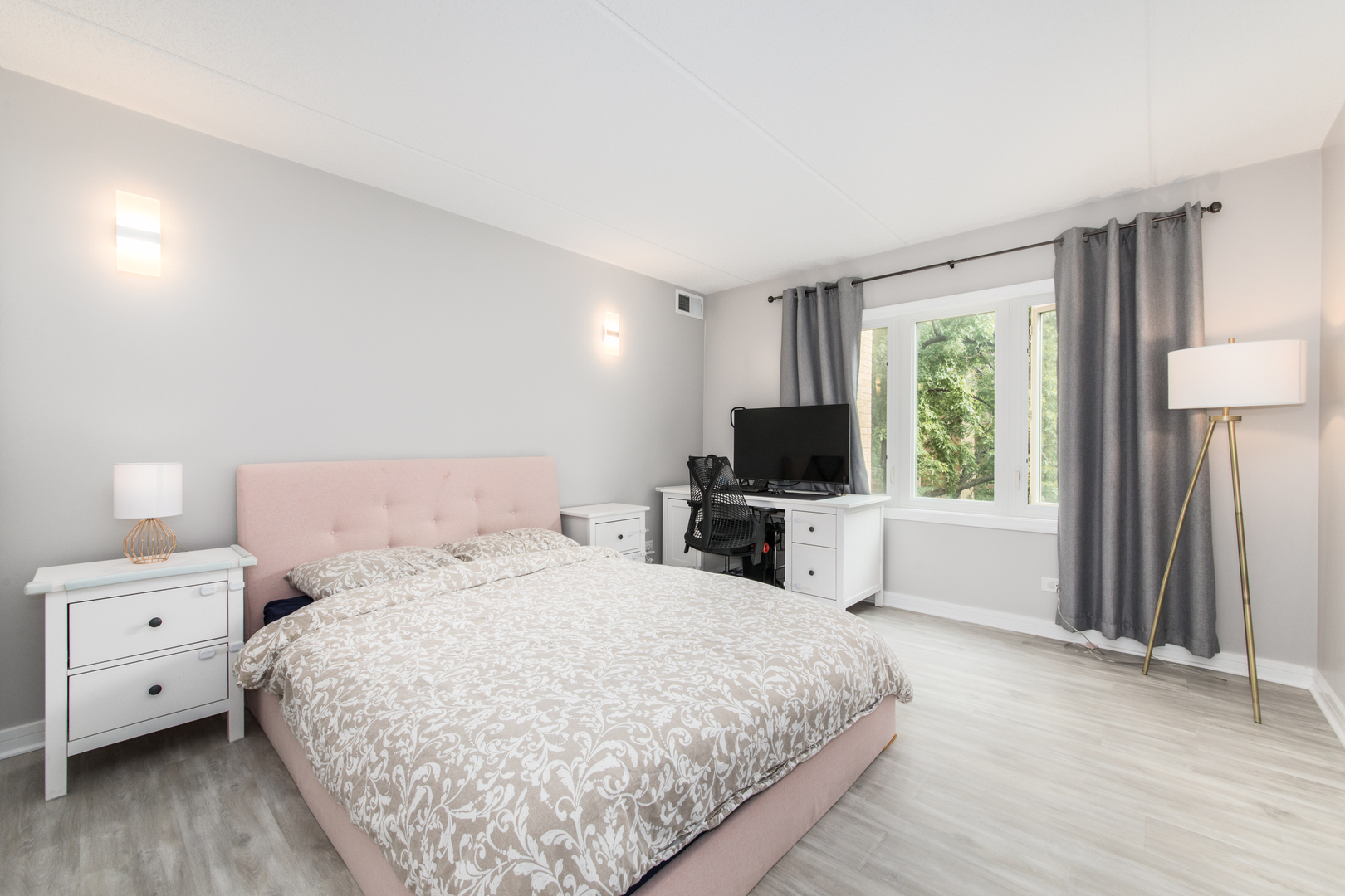 6430 W Belle Plaine Avenue #307, Chicago, IL 60634