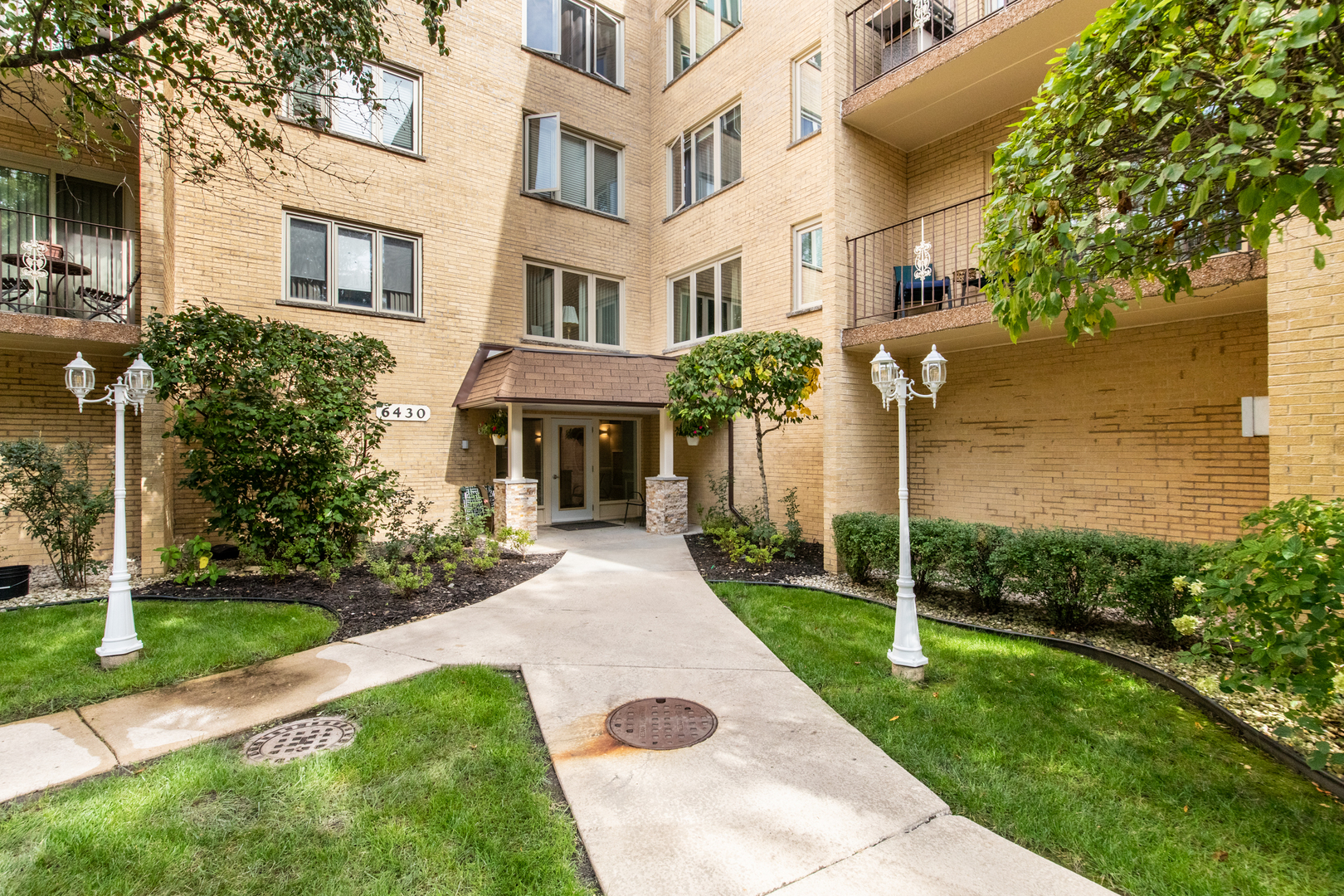 6430 W Belle Plaine Avenue #307, Chicago, IL 60634
