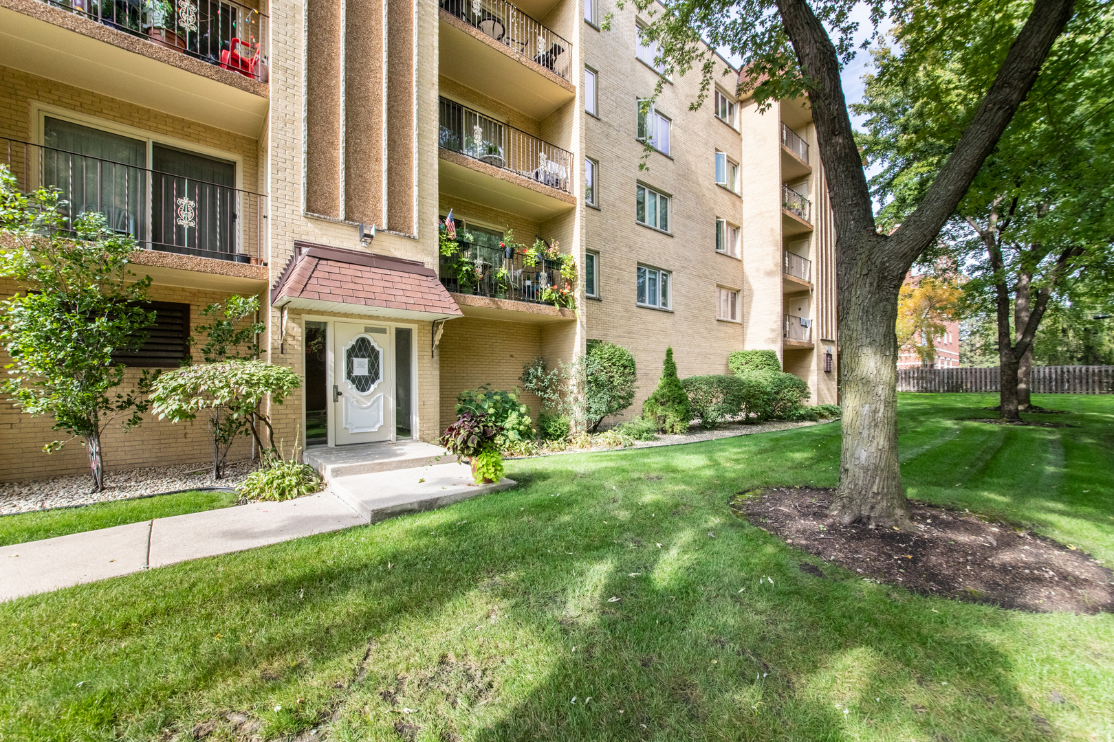 6430 W Belle Plaine Avenue #307, Chicago, IL 60634