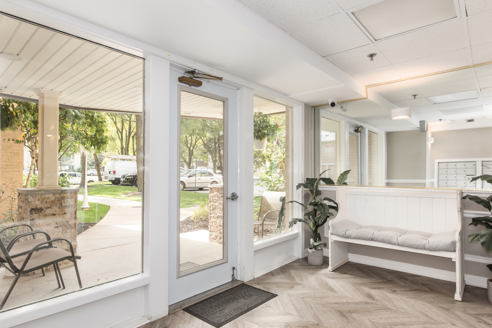 6430 W Belle Plaine Avenue #307, Chicago, IL 60634