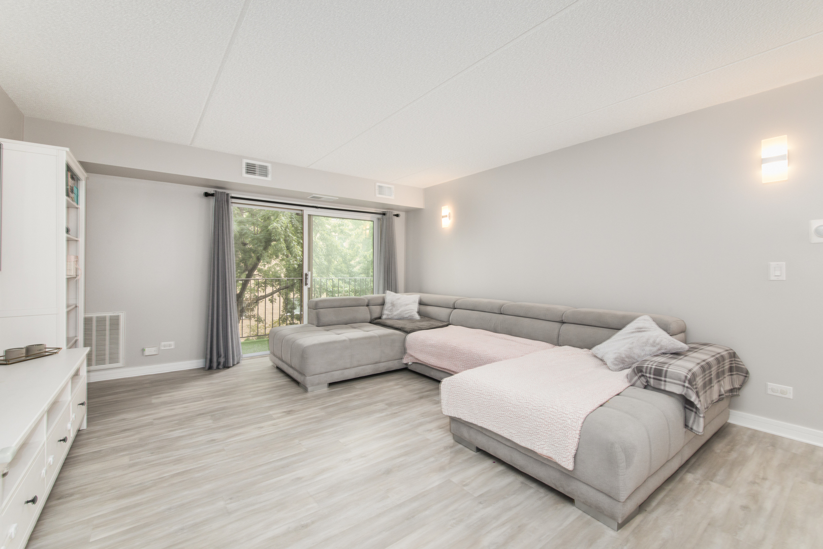 6430 W Belle Plaine Avenue #307, Chicago, IL 60634