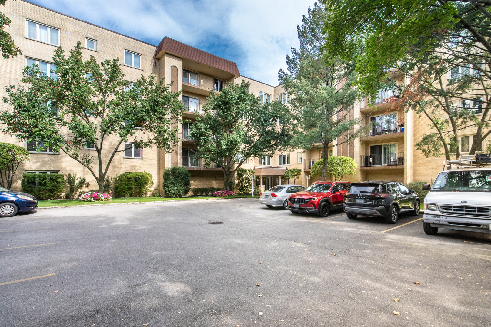 6430 W Belle Plaine Avenue #307, Chicago, IL 60634