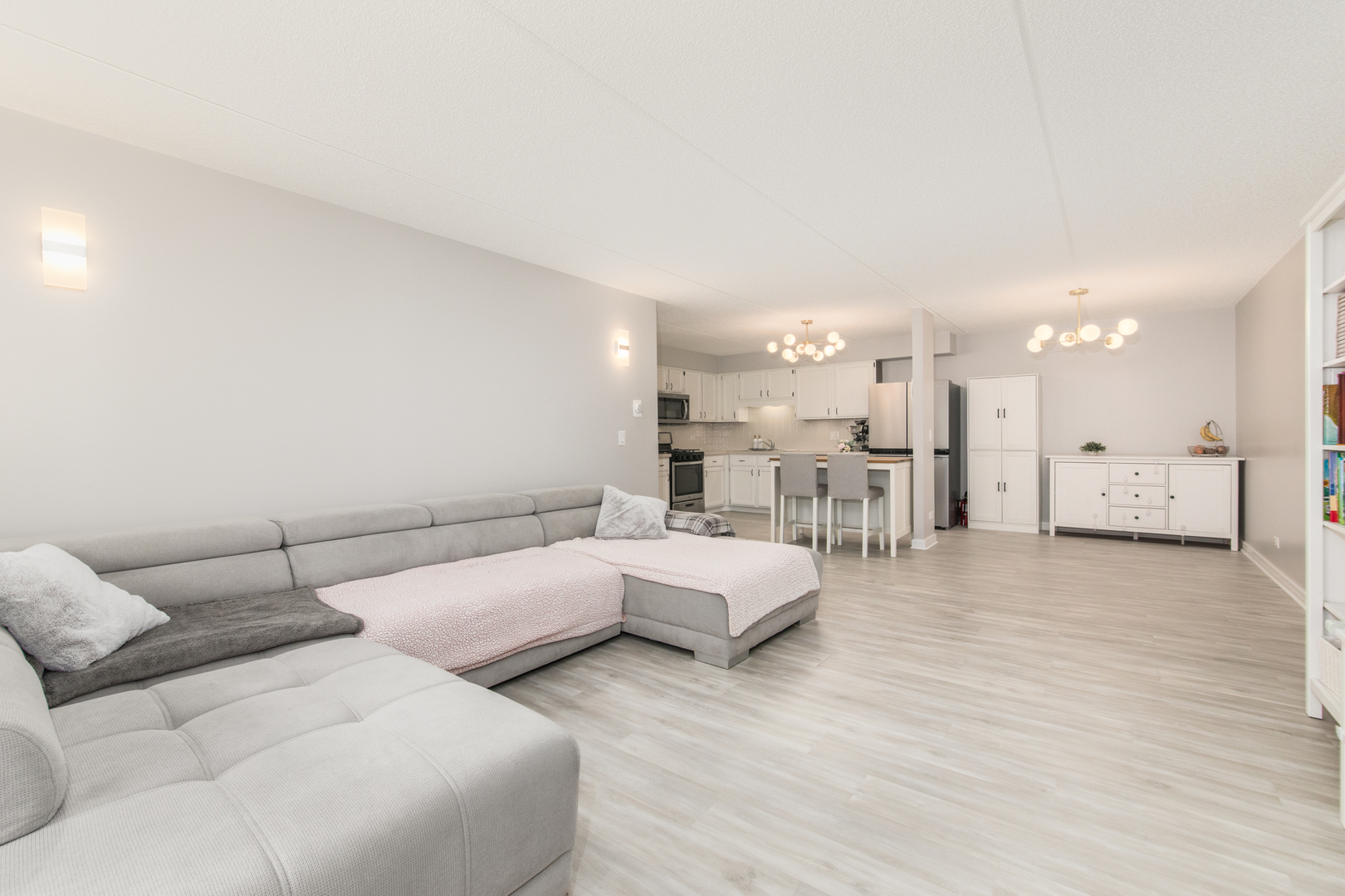 6430 W Belle Plaine Avenue #307, Chicago, IL 60634