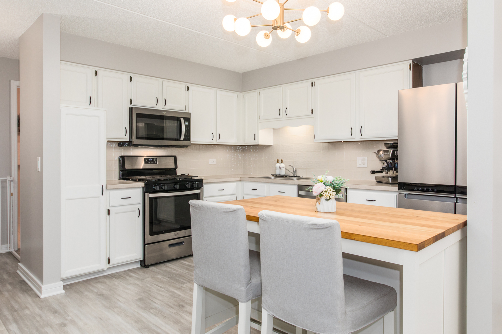 6430 W Belle Plaine Avenue #307, Chicago, IL 60634